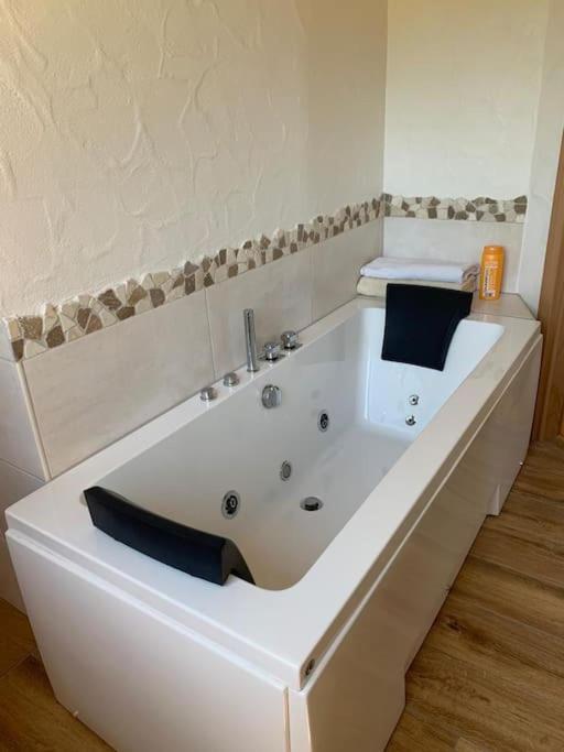 Uber den Dächern: Aussichts-Wohnung mit Rheinblick und Sport-Pool Koblenz  Exterior photo